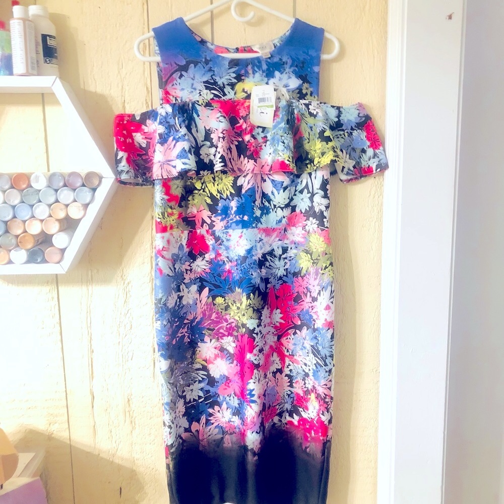 Eci Brand New Cold Shoulder Floral